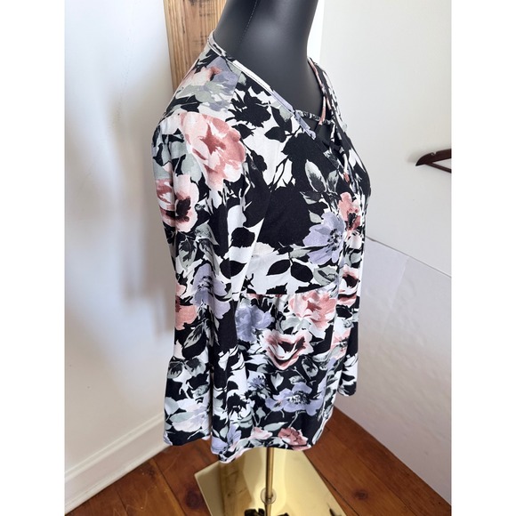 Try ! This Womens Dark Floral Grunge Bell Sleeve Top w Criss Cross Size XL, Boho - Picture 4 of 9